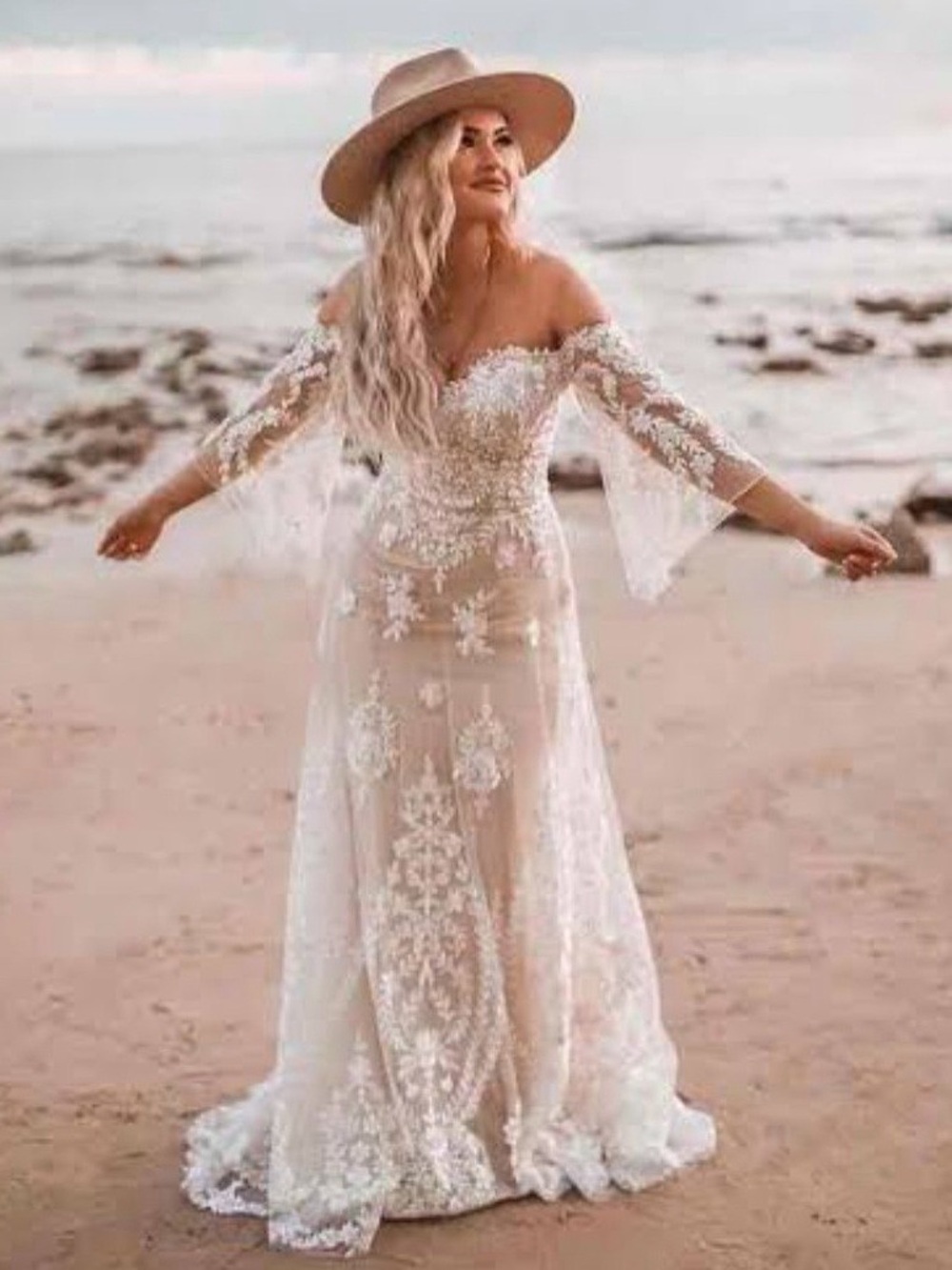 Wilderly Bride(Allure):Willow (Style F104). bridal size 10 (street size 6)